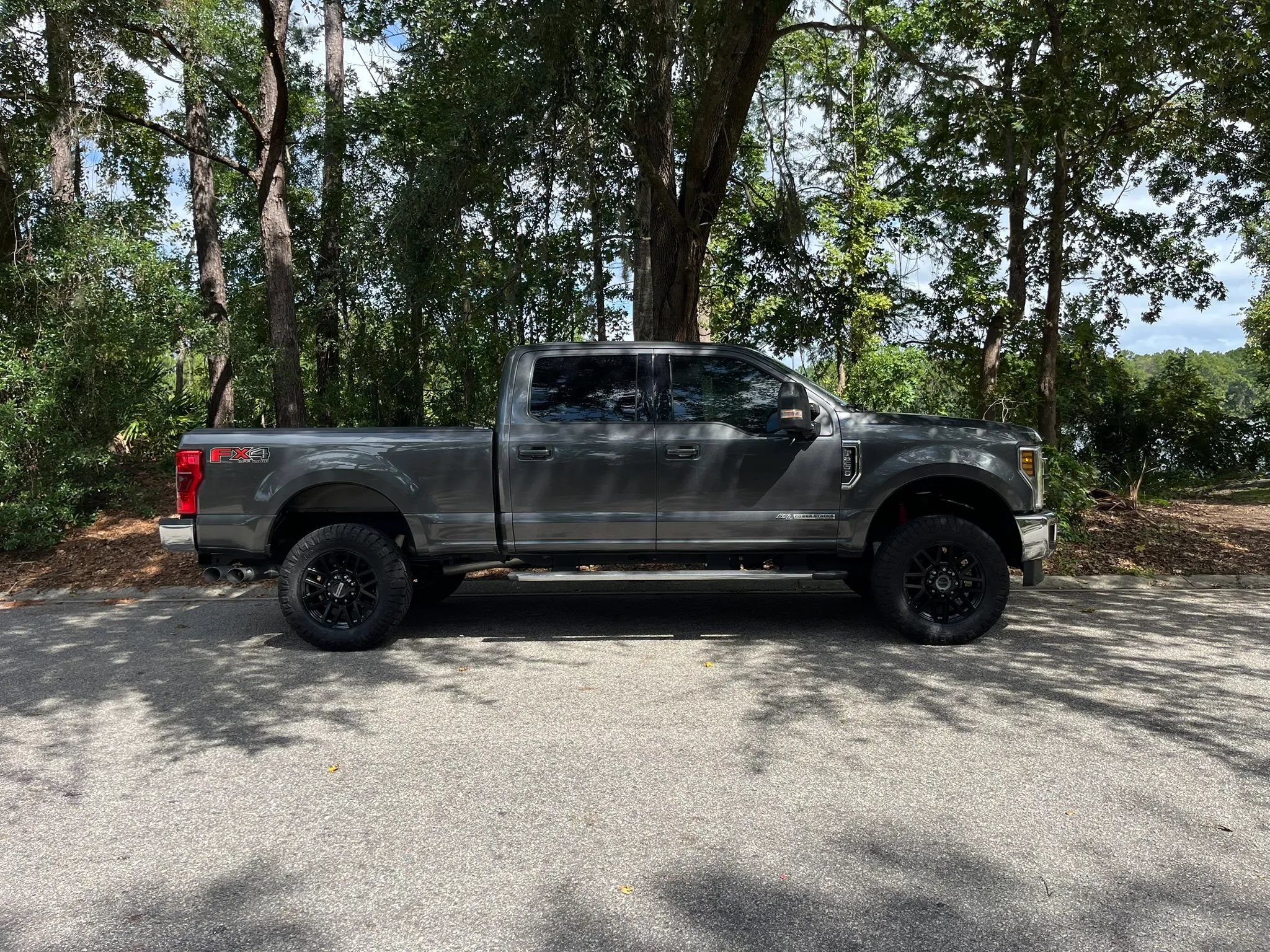 Used 2017 Ford F250 Lariat w/ Lariat Ultimate Package AWD/4WD image 4
