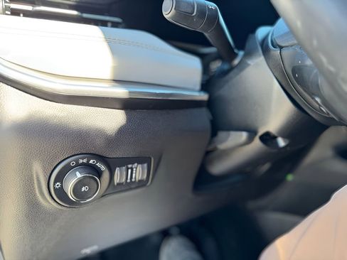 Used 2023 Jeep Compass Limited image 25