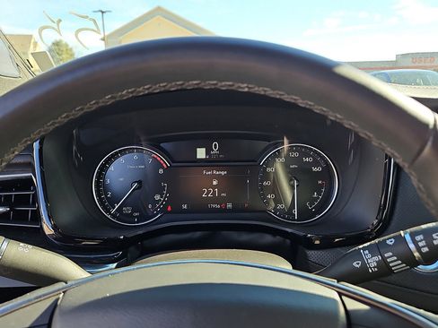 Used 2025 Cadillac XT5 Premium Luxury image 15