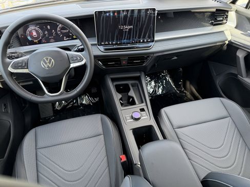 New 2026 Volkswagen Tiguan SE image 12