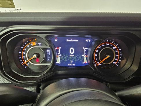Used 2025 Jeep Wrangler Unlimited Rubicon w/ Convenience Group AWD/4WD image 23