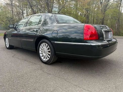 Used 2003 Lincoln Town Car Executive RWD image 5