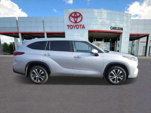 Certified 2023 Toyota Highlander XLE image 4
