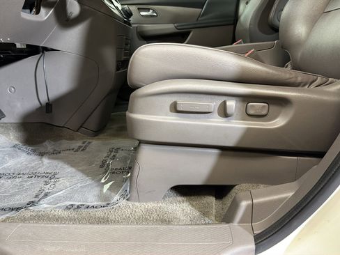 Used 2016 Honda Odyssey Touring Elite image 19