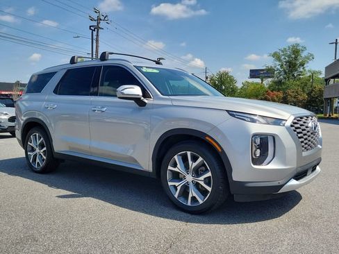 Used 2022 Hyundai Palisade SEL w/ Premium Package FWD image 3