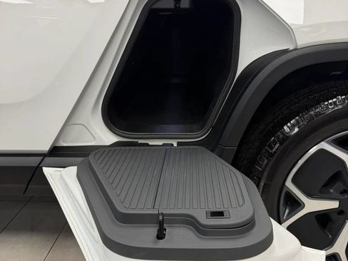 Used 2022 Rivian R1T Adventure AWD/4WD image 11