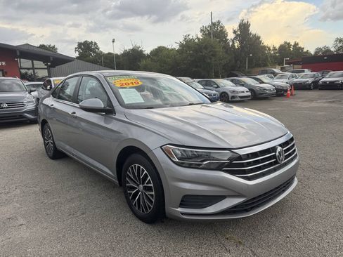 Used 2019 Volkswagen Jetta SE FWD image 3