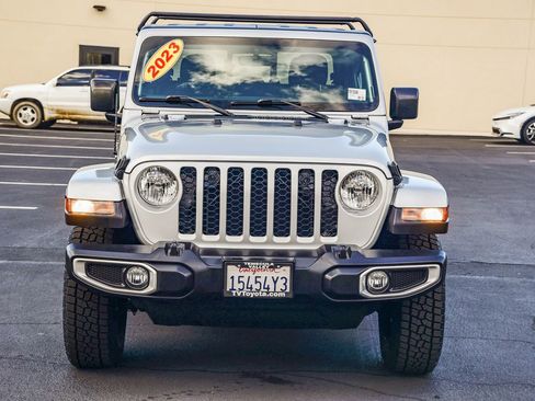 Used 2023 Jeep Gladiator Sport image 2