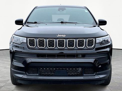 Used 2025 Jeep Compass Sport image 3