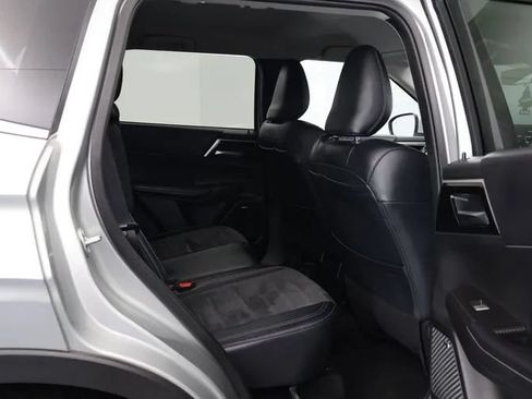 Used 2025 Mitsubishi Outlander SE AWD/4WD image 18
