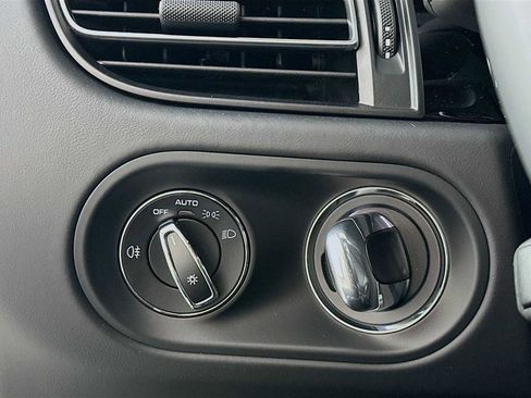 New 2026 Porsche Macan image 14