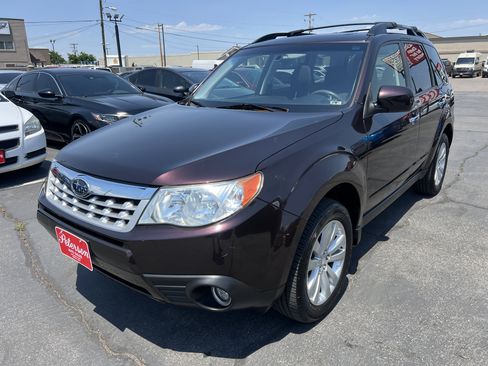 Used 2013 Subaru Forester 2.5X Premium AWD/4WD image 2