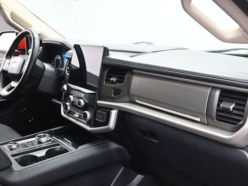 Used 2024 Ford Expedition XLT image 29