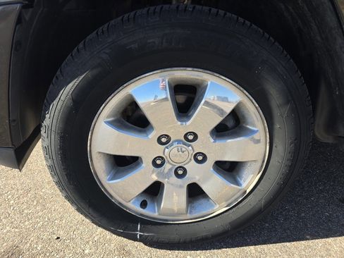 Used 2010 Jeep Grand Cherokee Limited w/ Mopar Chrome Edition Group image 9