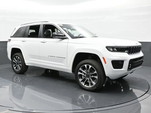 Used 2024 Jeep Grand Cherokee Overland w/ Luxury Tech Group IV image 8