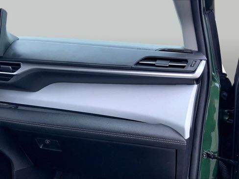 Certified 2026 Toyota Sienna XLE FWD image 18