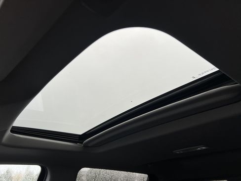 Used 2022 Chevrolet Silverado 1500 LTZ w/ LTZ Premium Package image 12