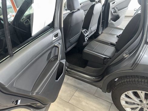 Used 2019 Volkswagen Tiguan SE image 18