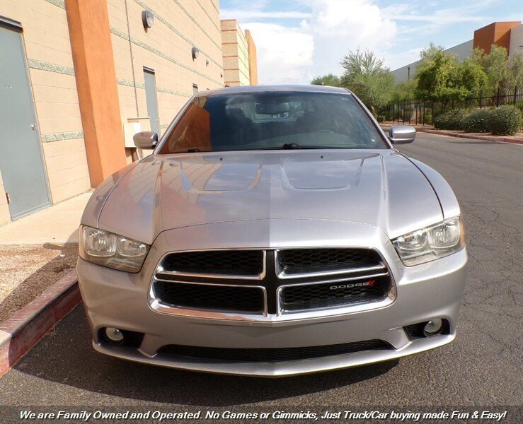 Used 2014 Dodge Charger SXT RWD image 2