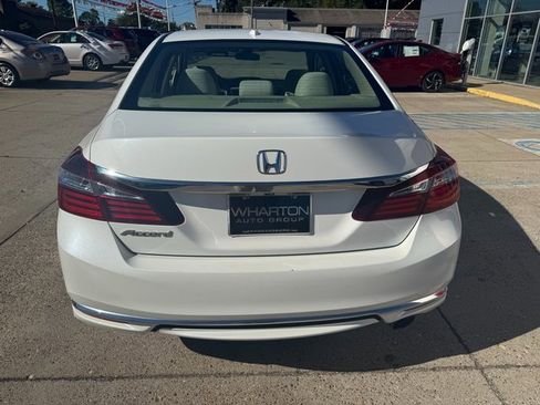 Used 2017 Honda Accord EX image 12