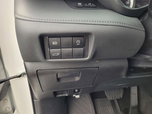 Used 2023 Toyota Highlander XLE image 25