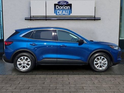 Used 2023 Ford Escape Active w/ Tech Pack #1 AWD/4WD image 2