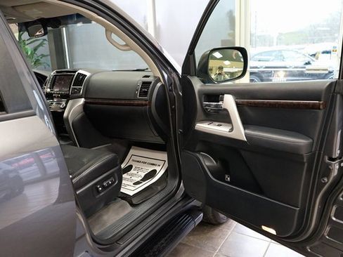 Used 2013 Toyota Land Cruiser image 49