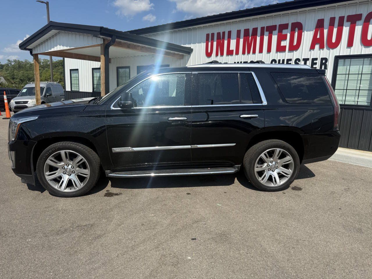 Used 2017 Cadillac Escalade Luxury AWD/4WD image 13