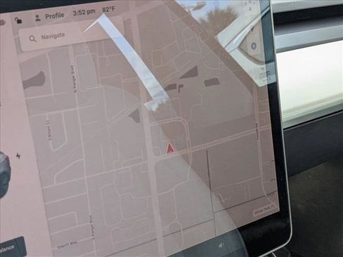 Used 2021 Tesla Model 3 Standard Range Plus image 14