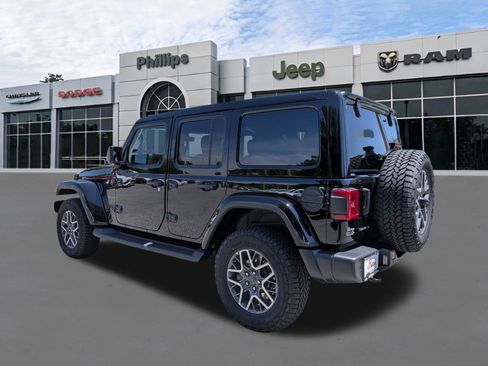 New 2026 Jeep Wrangler Unlimited Sahara AWD/4WD image 5