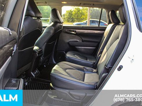 Used 2023 Toyota Highlander Limited image 18