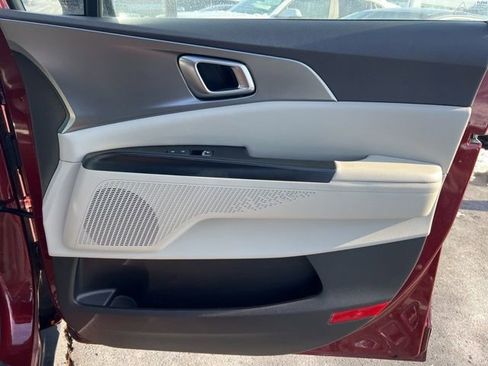 Certified 2024 Kia Carnival LX image 34