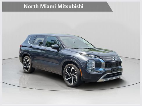 Used 2024 Mitsubishi Outlander SE Black Edition AWD/4WD image 1