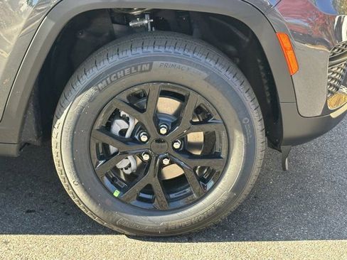 New 2025 Jeep Grand Cherokee Altitude image 12