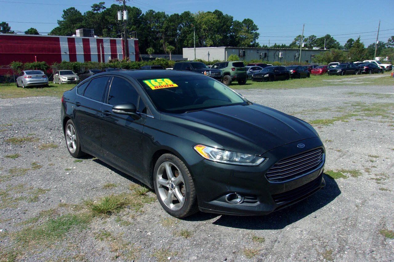 Used 2015 Ford Fusion SE w/ Equipment Group 201A FWD image 9