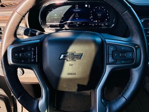 Used 2022 Chevrolet Suburban Z71 w/ Luxury Package image 10