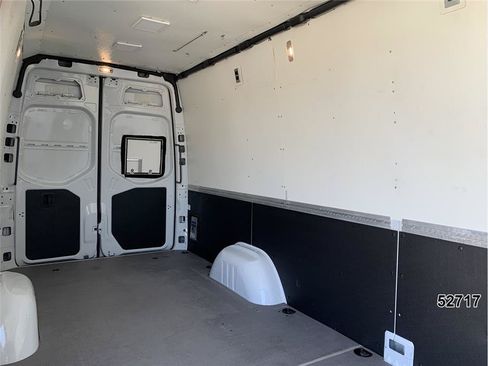 Used 2022 Mercedes-Benz Sprinter 2500 image 12