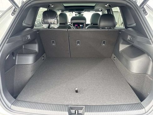 New 2026 Volkswagen Tiguan SE R-Line FWD image 4