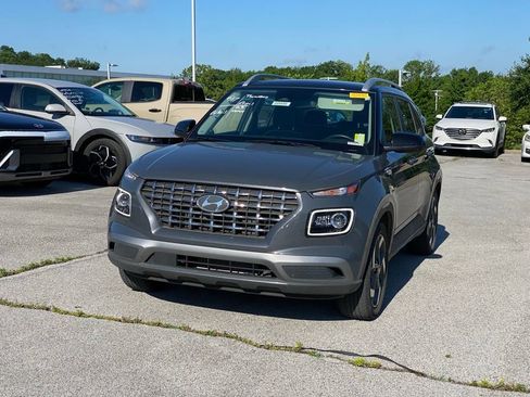 Used 2023 Hyundai Venue Limited FWD image 3