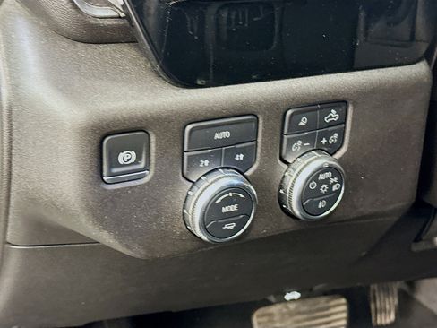 Used 2025 GMC Sierra 1500 SLT image 17