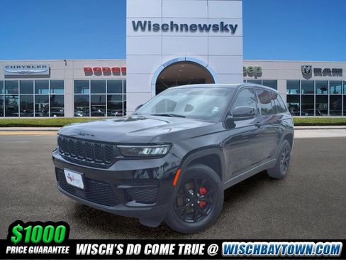 Used 2025 Jeep Grand Cherokee Altitude RWD image 1