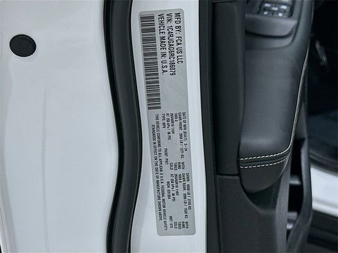 Used 2024 Jeep Grand Cherokee Laredo X image 32