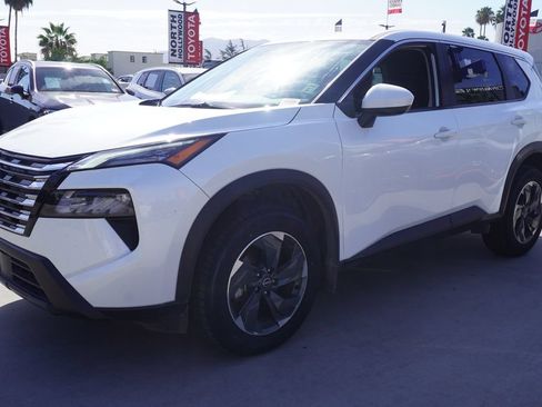 Used 2026 Nissan Rogue SV FWD image 4