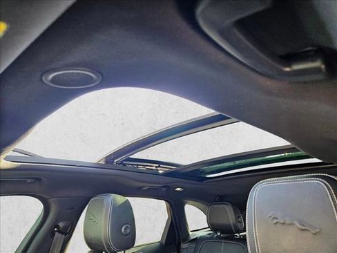 Used 2021 Jaguar F-PACE R-Dynamic S image 17