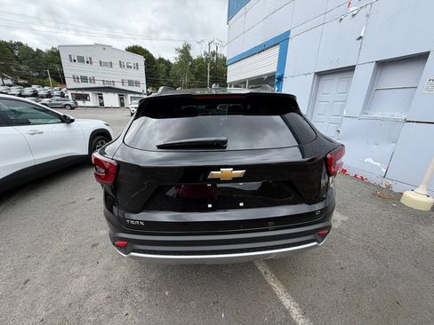 New 2026 Chevrolet Trax LT w/ LT Convenience Package FWD image 4