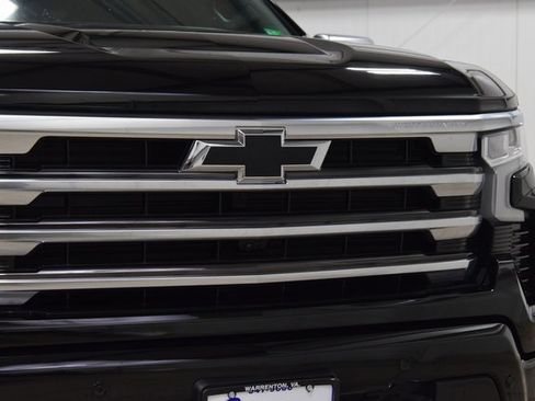 Used 2024 Chevrolet Silverado 1500 High Country w/ Technology Package image 11