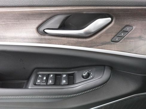 New 2026 Jeep Grand Cherokee Limited image 9