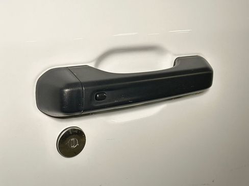 Used 2025 Jeep Wrangler Unlimited Rubicon w/ Technology Group image 8