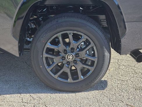 New 2026 Toyota Tundra Platinum AWD/4WD image 32