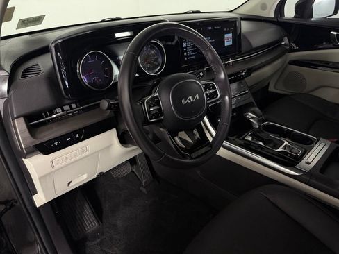Used 2024 Kia Carnival EX FWD image 22